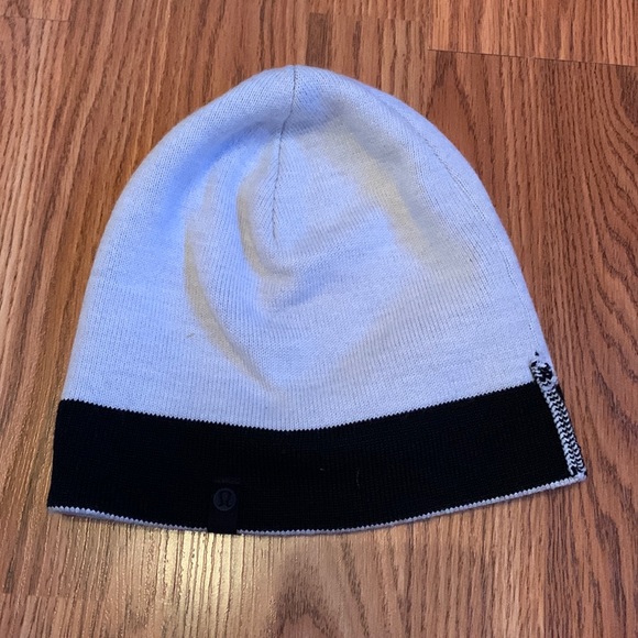 Chill Fighter beanie from Lululemon, unisex - Picture 2 of 5